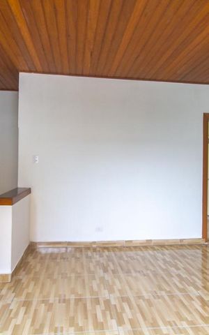 Casa à venda com 200m², 2 quartos e 4 vagas Casa à venda com 200m², 2 quartos e 4 vagasSala