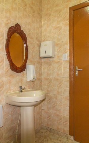 Casa à venda com 200m², 2 quartos e 4 vagas Casa à venda com 200m², 2 quartos e 4 vagasBanheiro Social