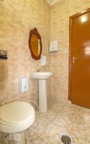 Casa à venda com 200m², 2 quartos e 4 vagas Casa à venda com 200m², 2 quartos e 4 vagasBanheiro Social