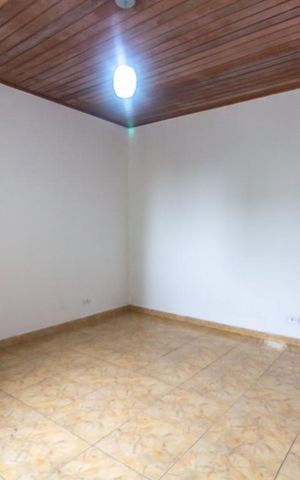Casa à venda com 200m², 2 quartos e 4 vagas Casa à venda com 200m², 2 quartos e 4 vagasQuarto 2