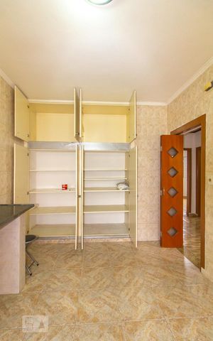 Casa à venda com 200m², 2 quartos e 4 vagas Casa à venda com 200m², 2 quartos e 4 vagasCozinha