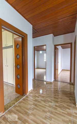 Casa à venda com 200m², 2 quartos e 4 vagas Casa à venda com 200m², 2 quartos e 4 vagasCorredor
