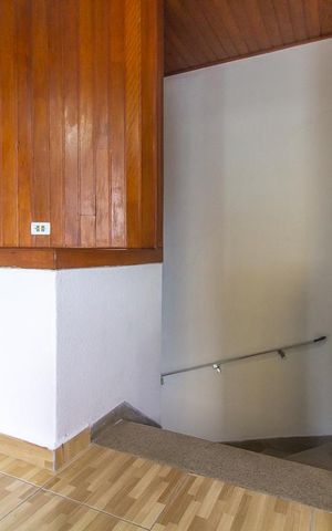 Casa à venda com 200m², 2 quartos e 4 vagas Casa à venda com 200m², 2 quartos e 4 vagasSala