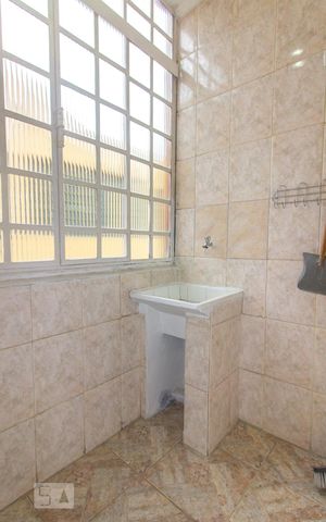 Casa à venda com 200m², 2 quartos e 4 vagas Casa à venda com 200m², 2 quartos e 4 vagasLavanderia
