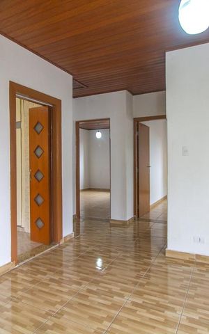 Casa à venda com 200m², 2 quartos e 4 vagas Casa à venda com 200m², 2 quartos e 4 vagasSala
