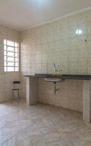 Casa à venda com 200m², 2 quartos e 4 vagas Casa à venda com 200m², 2 quartos e 4 vagasCozinha