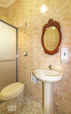 Casa à venda com 200m², 2 quartos e 4 vagas Casa à venda com 200m², 2 quartos e 4 vagasBanheiro Social