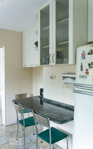 Casa à venda com 300m², 4 quartos e 3 vagas Casa à venda com 300m², 4 quartos e 3 vagasCozinha