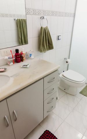 Casa à venda com 180m², 4 quartos e 4 vagasBanheiro da Suíte 2