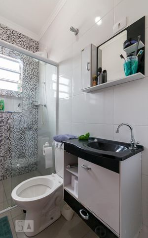 Casa à venda com 250m², 3 quartos e 2 vagasBanheiro quarto 1 suíte