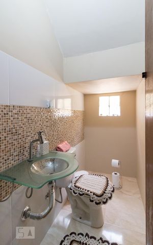 Casa à venda com 250m², 3 quartos e 2 vagasLavabo