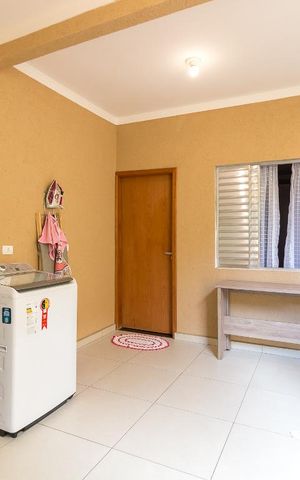 Casa à venda com 250m², 3 quartos e 2 vagasÁrea de serviço