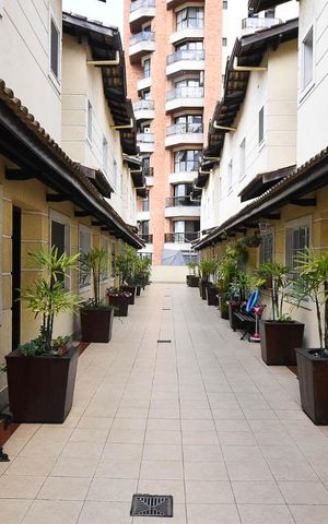 Casa de condomínio à venda com 136m², 3 quartos e 3 vagas Casa de condomínio à venda com 136m², 3 quartos e 3 vagasEntrada
