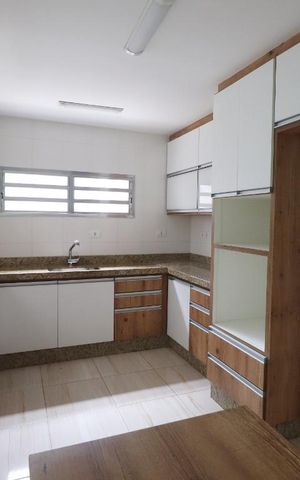 Casa para alugar com 200m², 3 quartos e 3 vagasCozinha