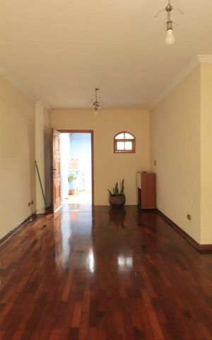 Casa para alugar com 200m², 3 quartos e 3 vagasSala