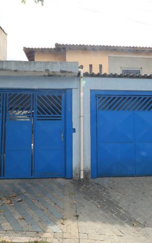 Casa para alugar com 200m², 3 quartos e 3 vagasFachada