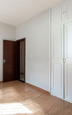 Casa à venda com 150m², 3 quartos e 5 vagas Casa à venda com 150m², 3 quartos e 5 vagasQuarto 2