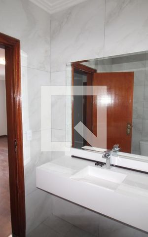 Casa à venda com 540m², 7 quartos e 5 vagasQuarto Suíte- Banheiro
