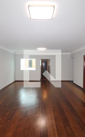 Casa à venda com 540m², 7 quartos e 5 vagasSala