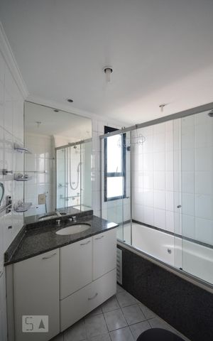 Apartamento à venda com 73m², 2 quartos e 2 vagasBanheiro da suíte