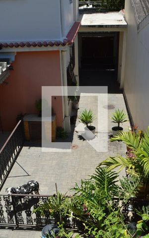 Casa à venda com 225m², 3 quartos e 3 vagasQuintal dos  fundos 