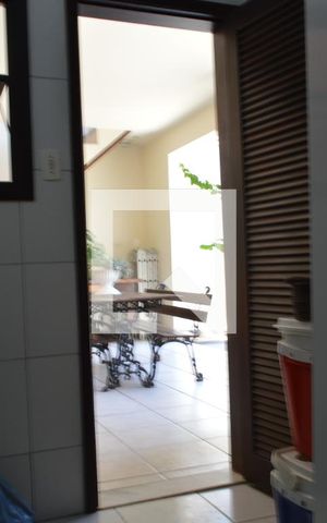 Casa à venda com 225m², 3 quartos e 3 vagasÁrea de Serviço