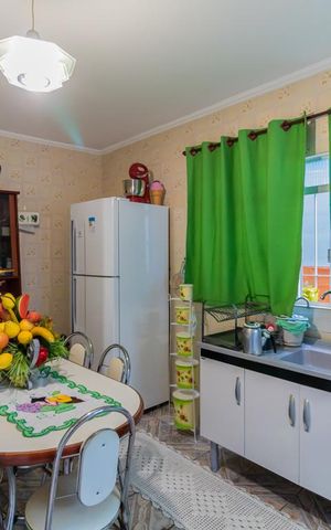 Casa à venda com 200m², 5 quartos e 5 vagas Casa à venda com 200m², 5 quartos e 5 vagasCozinha