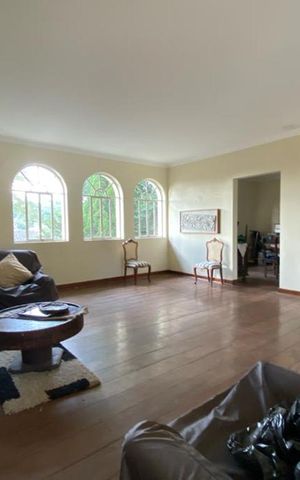 Casa para alugar com 550m², 6 quartos e 4 vagas Casa para alugar com 550m², 6 quartos e 4 vagasSala