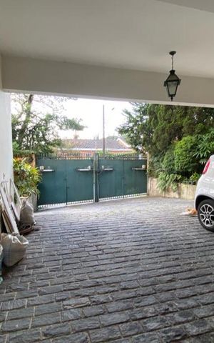 Casa para alugar com 550m², 6 quartos e 4 vagas Casa para alugar com 550m², 6 quartos e 4 vagasGaragem