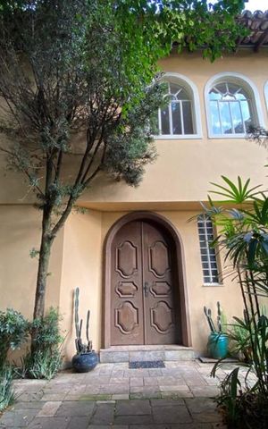 Casa para alugar com 550m², 6 quartos e 4 vagas Casa para alugar com 550m², 6 quartos e 4 vagasFachada