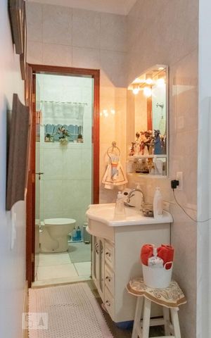 Casa à venda com 240m², 4 quartos e 3 vagas Casa à venda com 240m², 4 quartos e 3 vagasLavabo