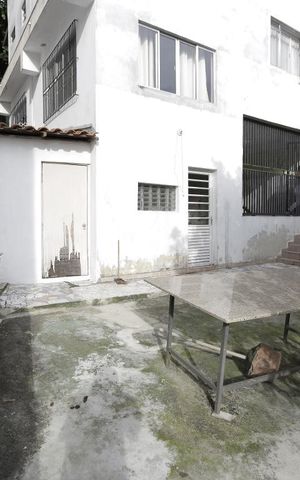 Casa à venda com 412m², 6 quartos e 4 vagasFachada