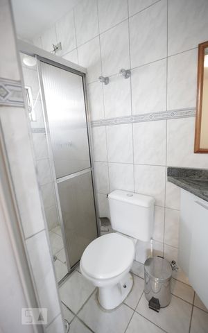 Casa à venda com 412m², 6 quartos e 4 vagasBanheiro da Suíte 2