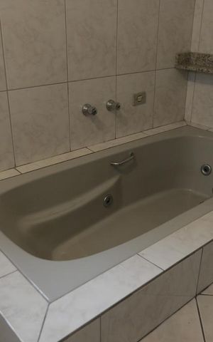 Casa à venda com 412m², 6 quartos e 4 vagasBanheiro da Suíte 1