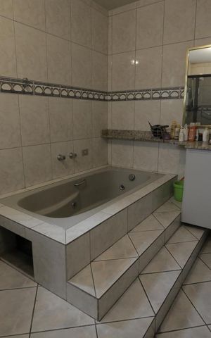 Casa à venda com 412m², 6 quartos e 4 vagasBanheiro da Suíte 1