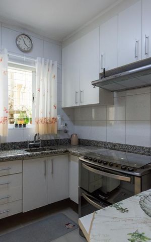 Casa à venda com 155m², 3 quartos e 2 vagas Casa à venda com 155m², 3 quartos e 2 vagasCozinha