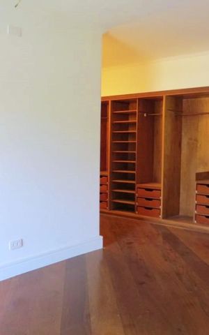 Casa à venda com 438m², 4 quartos e 6 vagas Casa à venda com 438m², 4 quartos e 6 vagasQuarto 1 - Suíte