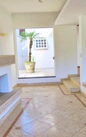 Casa à venda com 438m², 4 quartos e 6 vagas Casa à venda com 438m², 4 quartos e 6 vagasDetalhe Sala