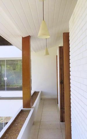 Casa à venda com 438m², 4 quartos e 6 vagas Casa à venda com 438m², 4 quartos e 6 vagasSacada