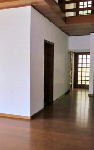 Casa à venda com 438m², 4 quartos e 6 vagas Casa à venda com 438m², 4 quartos e 6 vagasSala