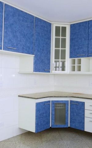 Casa à venda com 438m², 4 quartos e 6 vagas Casa à venda com 438m², 4 quartos e 6 vagasCozinha - Armários