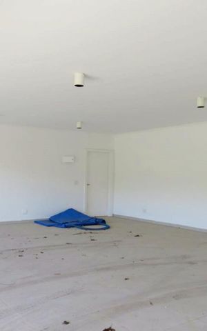 Casa à venda com 438m², 4 quartos e 6 vagas Casa à venda com 438m², 4 quartos e 6 vagasGaragem
