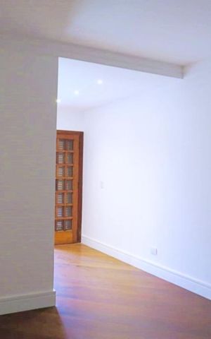 Casa à venda com 438m², 4 quartos e 6 vagas Casa à venda com 438m², 4 quartos e 6 vagasQuarto 2 - Suíte