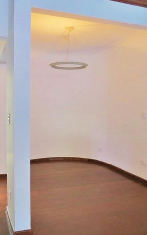 Casa à venda com 438m², 4 quartos e 6 vagas Casa à venda com 438m², 4 quartos e 6 vagasHall social