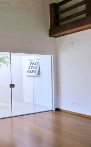 Casa à venda com 438m², 4 quartos e 6 vagas Casa à venda com 438m², 4 quartos e 6 vagasSala