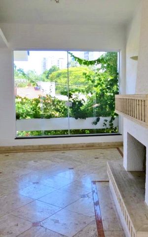 Casa à venda com 438m², 4 quartos e 6 vagas Casa à venda com 438m², 4 quartos e 6 vagasDetalhe Sala