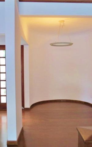 Casa à venda com 438m², 4 quartos e 6 vagas Casa à venda com 438m², 4 quartos e 6 vagasHall social