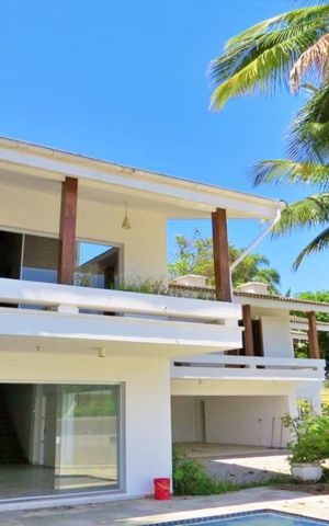 Casa à venda com 438m², 4 quartos e 6 vagas Casa à venda com 438m², 4 quartos e 6 vagasFachada