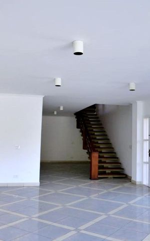 Casa à venda com 438m², 4 quartos e 6 vagas Casa à venda com 438m², 4 quartos e 6 vagasSalao de Festa