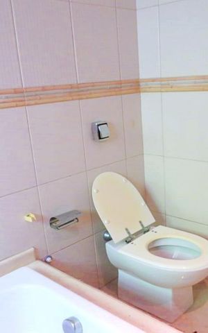 Casa à venda com 438m², 4 quartos e 6 vagas Casa à venda com 438m², 4 quartos e 6 vagasBanheiro 4